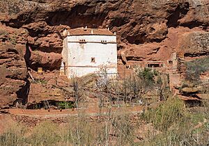Archivo:Cuevas de Ayllón-DavidDaguerro