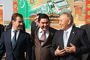 Archivo:Dmitry Medvedev in Turkmenistan 13 September 2009-1
