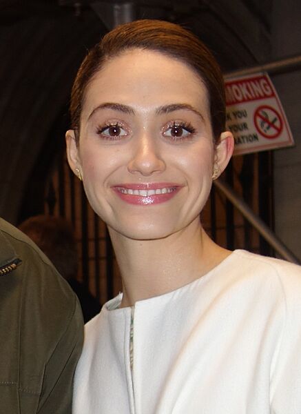 Emmy Rossum (24341757766) (cropped)