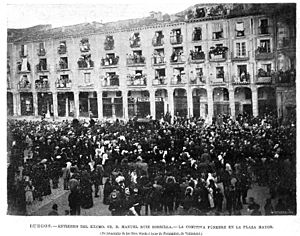 Archivo:Entierro de Manuel Ruiz Zorrilla, la comitiva fúnebre en la Plaza Mayor de Burgos