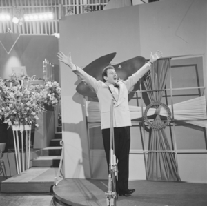 Archivo:Eurovision Song Contest 1958 - Domenico Modugno
