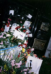 Archivo:Eva peron tomb recoleta