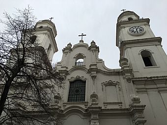 Archivo:Fachada superior de la Iglesia de San Ignacio