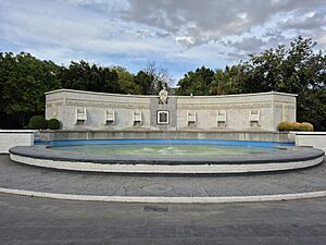 Archivo:Fuente del Pensador