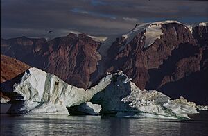 Archivo:Greenland, Rype Fjord (js)2