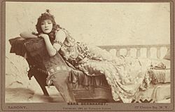 Archivo:Harvard Theatre Collection - Sarah Bernhardt, Cleopatra, TC-2