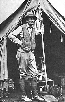 Archivo:Hiram Bingham III at his tent door near Machu Picchu in 1912