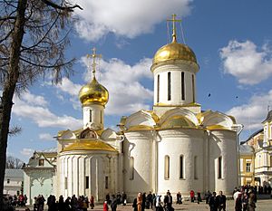 Archivo:Holy Trinity Church (Sergiev Posad) 11