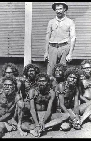 Archivo:In chain native australians