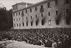 Archivo:International Brigades POWs in Cardeña prisoner camp