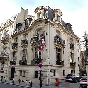 Archivo:Lebanese Embassy, Paris 16 September 2019