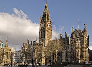Archivo:Manchester Town Hall from Lloyd St