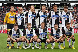 Archivo:Mannschaft des SK Sturm Graz beim Cupfinale 2010