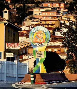 Archivo:Monumento como localidad ganadora del Grand Prix 2023, en Alfacar (Granada)