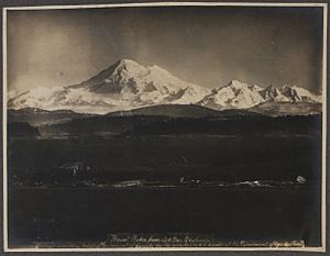 Archivo:Mount Baker from Oak Bay, British Columbia (HS85-10-14463)