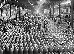 Archivo:Munitions Production on the Home Front, 1914-1918 Q30011