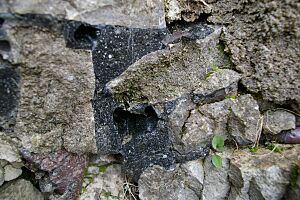 Archivo:Mur vitrifié Ste-Suzanne