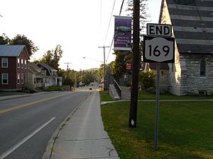 Archivo:NY 169 at NY 28-29