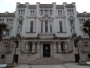 Archivo:Pazo de Xustiza - A Coruña - entrada