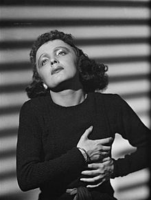 Piaf Harcourt 1939.jpg