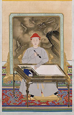 Archivo:Portrait of the Kangxi Emperor in Informal Dress Holding a Brush