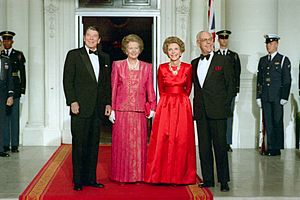 Archivo:Reagan's - Thatcher's c50515-16