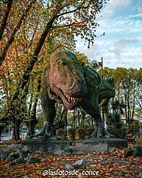 Archivo:Tiranosaurio-Rex-Plaza-Acevedo