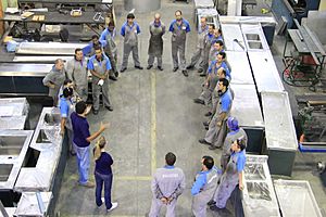 Archivo:Training meeting in an ecodesign stainless steel company in brazil