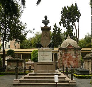 Archivo:Tumba de ignacio zaragoza MexDF