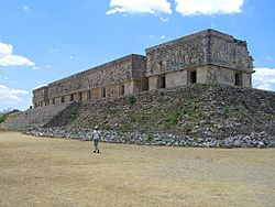 Archivo:Uxmal-Palace-of-the-Governor