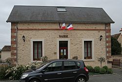 Villaines-la-Gonais - mairie.JPG