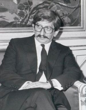 Archivo:(Dante Caputo) Felipe González, recibe al ministro de Asuntos Exteriores de Argentina. Pool Moncloa. 4 de mayo de 1984 (cropped)
