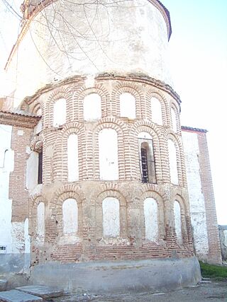 Ábside de la Iglesia de San Miguel Arcángel de Cantiveros.JPG