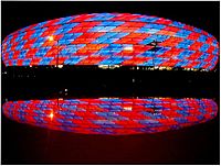 Archivo:Allianz-Arena.blue.red