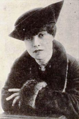 Archivo:Anita Loos - Dec 1917 EH