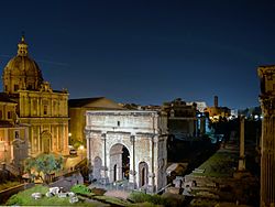 Archivo:Arch of Septimius Severus (Rome) in the night