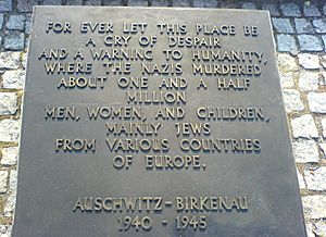 Archivo:Auschwitz-Birkenau memorial