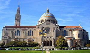 Archivo:Basilica of the National Shrine of the Immaculate Conception