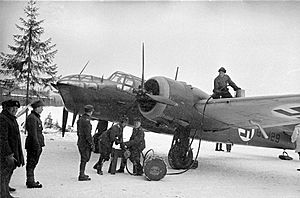 Archivo:Bristol Blenheim refueling