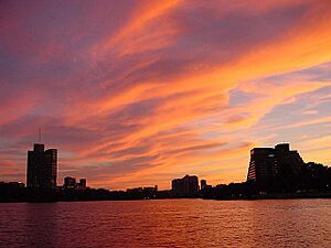Archivo:CharlesRiver Boston Sunset