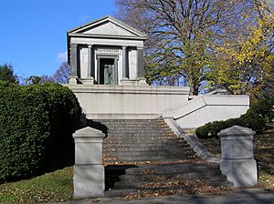 Archivo:Collis Huntington Mausoleum 1024