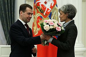 Archivo:Dmitry Medvedev 12 April 2011-14