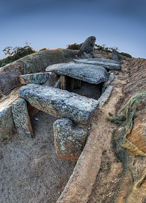 Archivo:Dolmen de Lácara (19605647125)