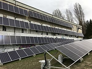 Archivo:Errekaleor paneles solares