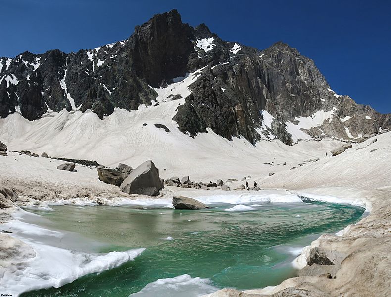 Glacial lake in Alam Chal دریاچه یخچالی در علمچال - panoramio