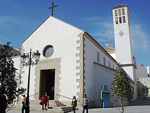 Archivo:Iglesia de Ntra. Sra. del Rosario (Roquetas de Mar)