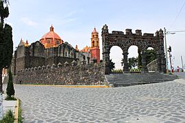 Iglesia de San Estebán con arcos