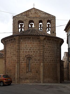 Archivo:Iglesia de San Pedro (Hontoba) 2012-09-30 01-13-58