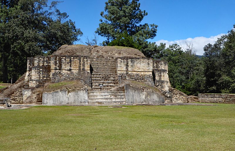 Iximché Temple 2 (2) (24984842928)