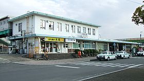 Archivo:JRKyushu IIzuka Station01